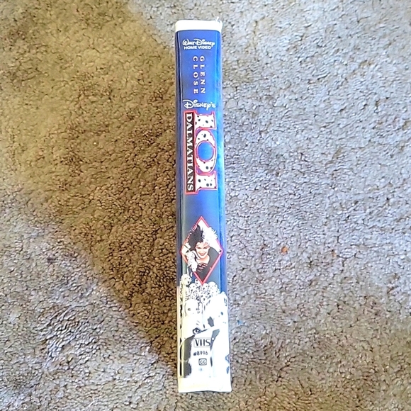 Disney's 101 & 102 Dalmatians VHS - Picture 4 of 9